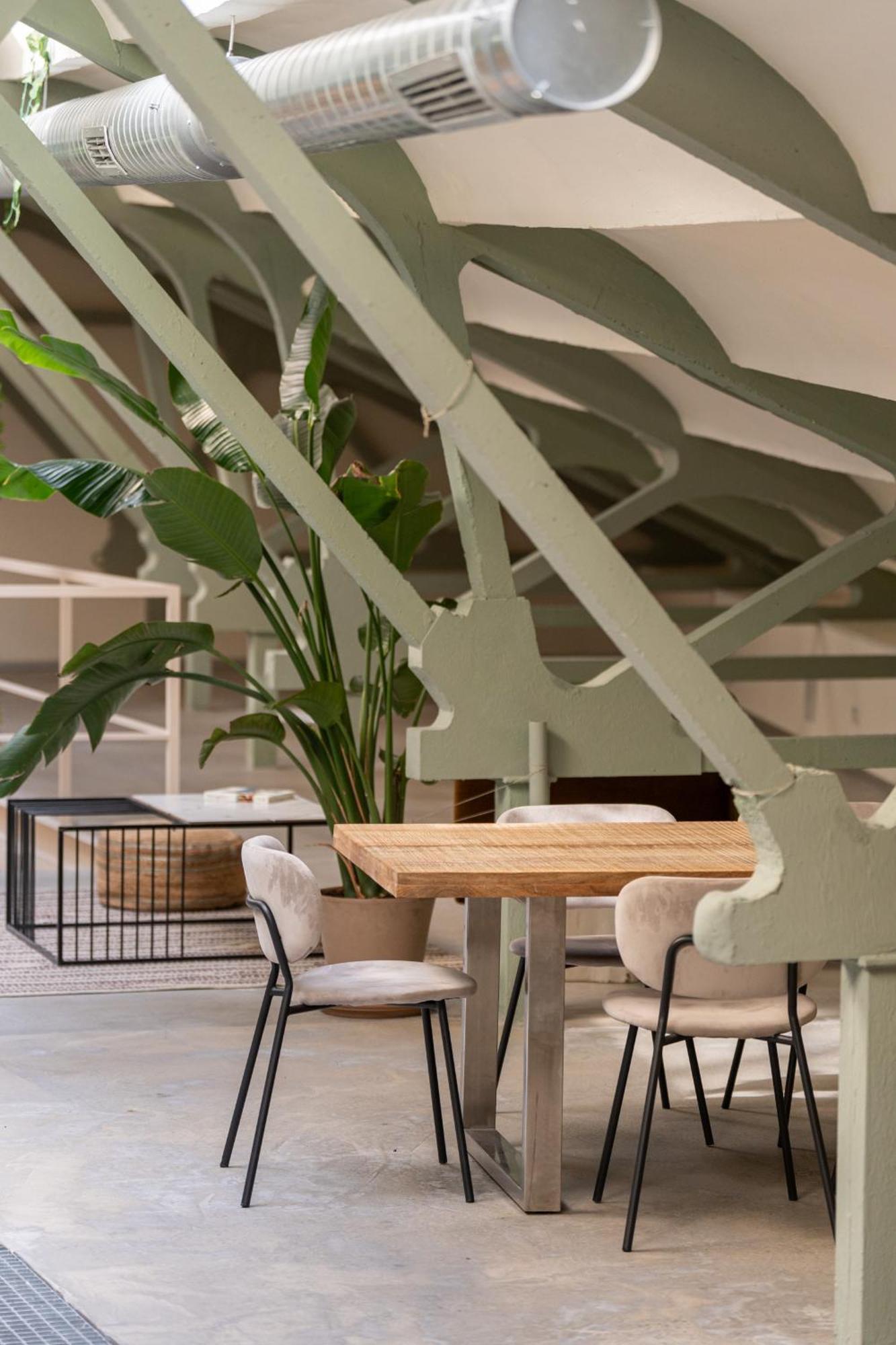 Ola Living Hostal Tetuan 马德里 外观 照片