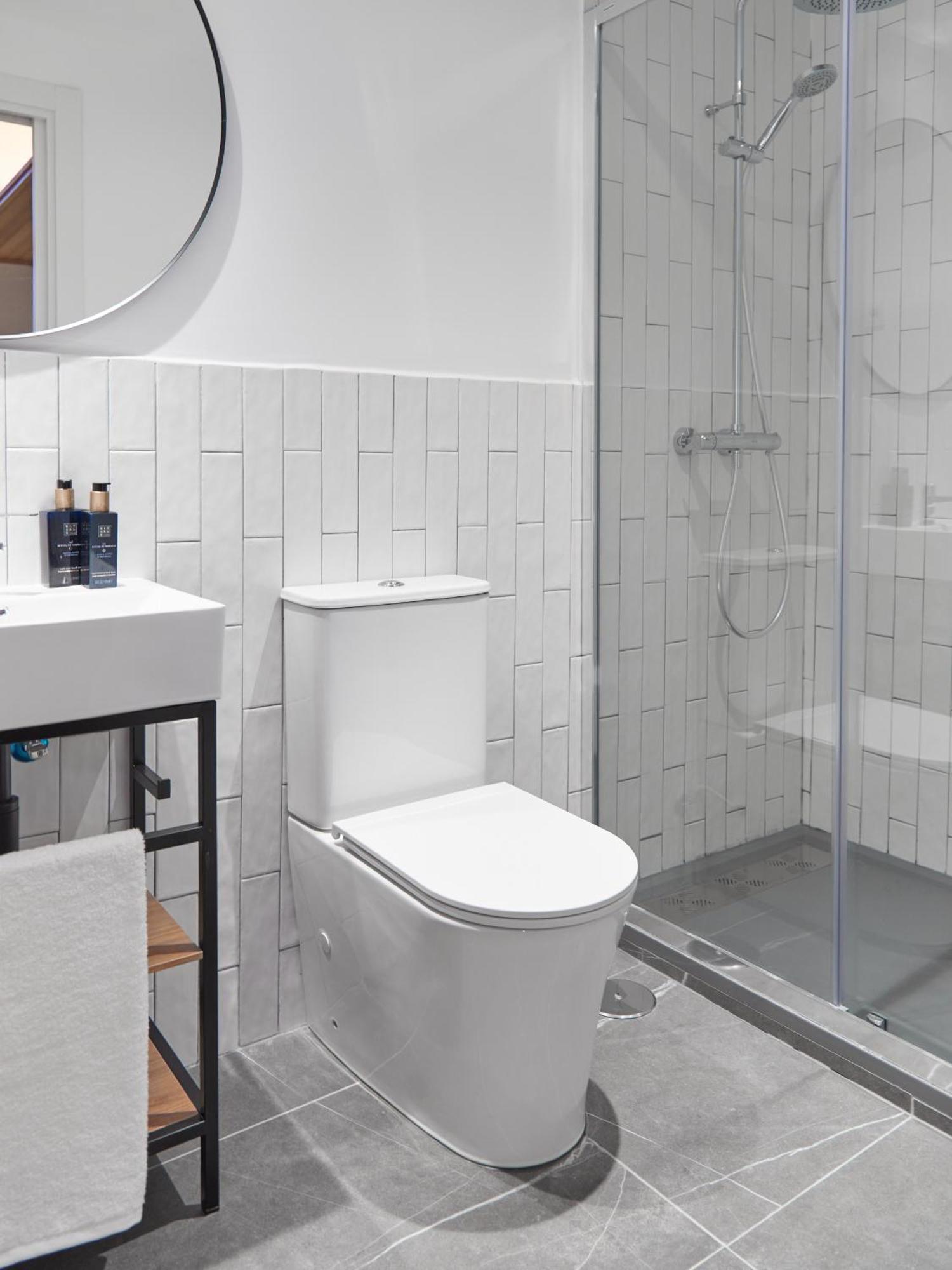 Ola Living Hostal Tetuan 马德里 外观 照片